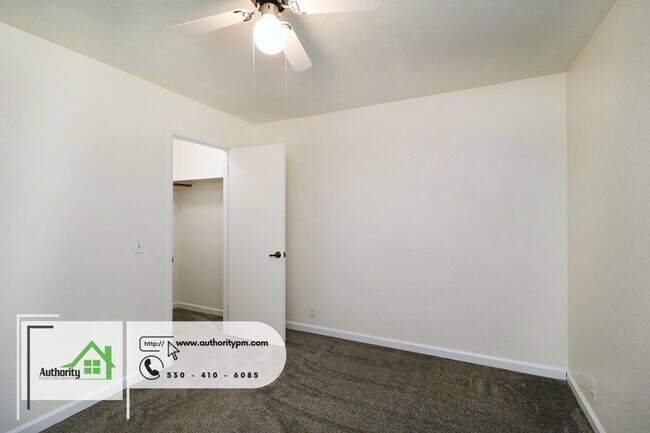 Building Photo - 6822 Creekside St