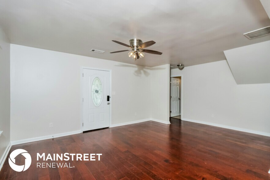 Building Photo - 6923 Parkbrook Ln