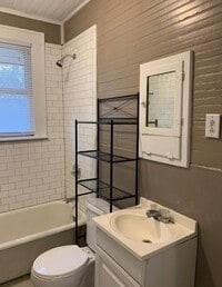 Building Photo - Spacious 4 Bedroom, 2 Bath Two-Story Home