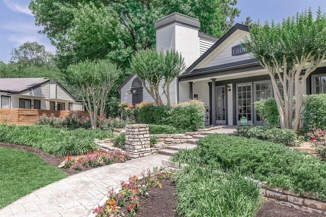 Building Photo - 18001 Cypress Trace Rd