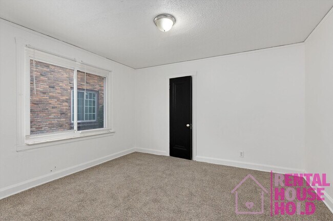 Building Photo - 13951 St Marys St