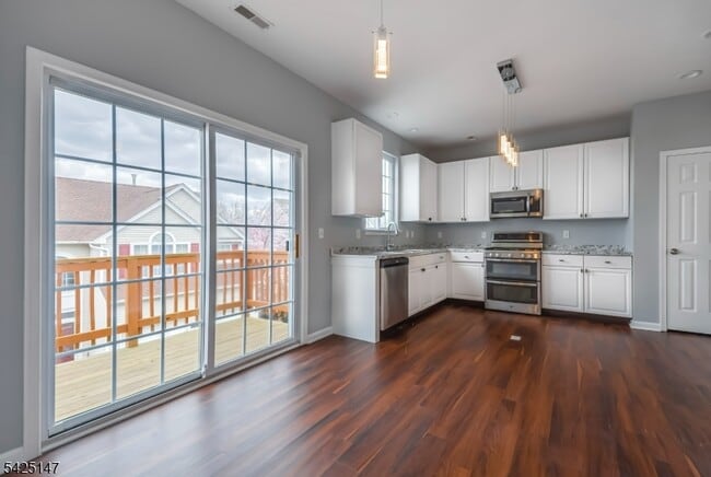 Building Photo - 227 Winding Hill Dr