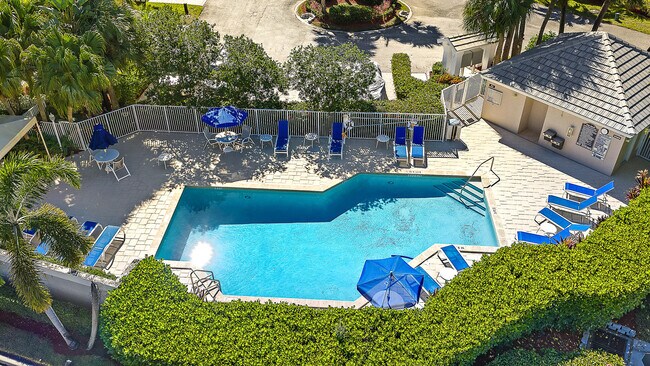 Building Photo - 15 Commodore Pl