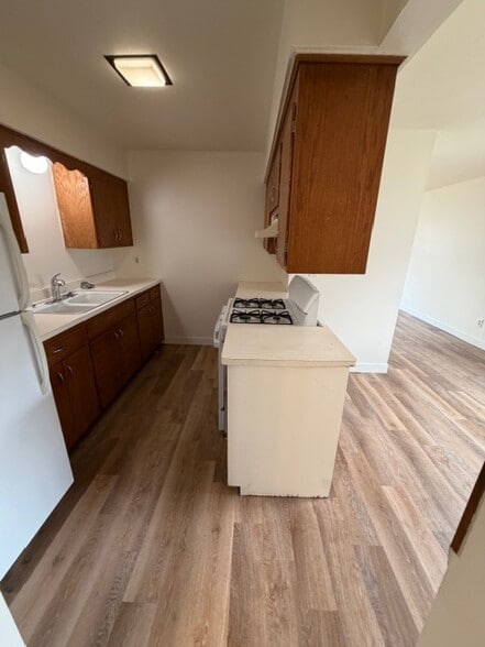 kitchen - 2161 Basswood Ln