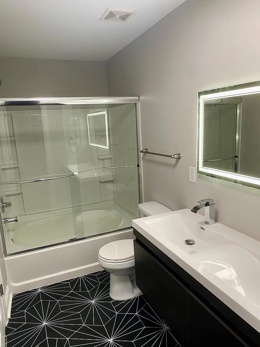 Building Photo - Room in Townhome on Bayrose Cir