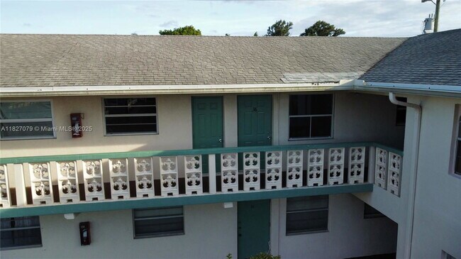 Building Photo - 250 NE 40th St