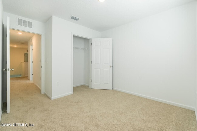 Building Photo - 215 Elmhurst Ln