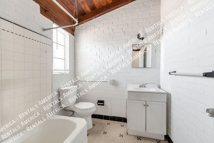 Building Photo - 947 N Alvernon Way