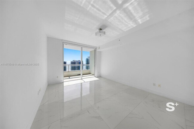 Building Photo - 1080 Brickell Ave