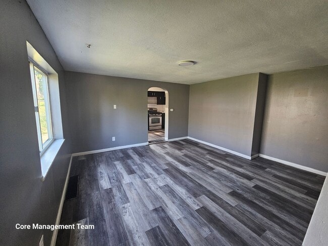 Building Photo - 2 bedroom 1 bath house for rent in West Mifflin