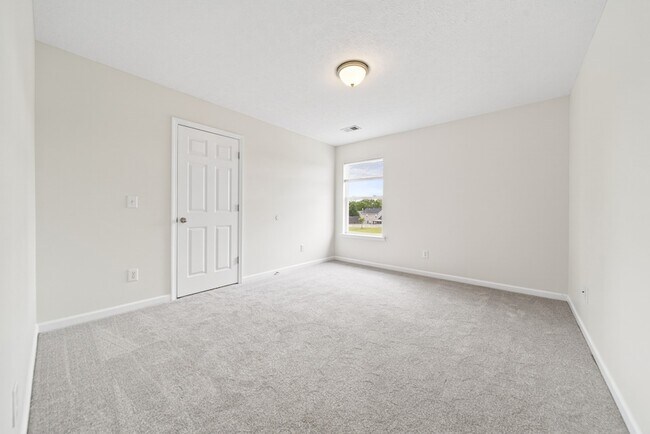 Building Photo - 183 Vintage Cir