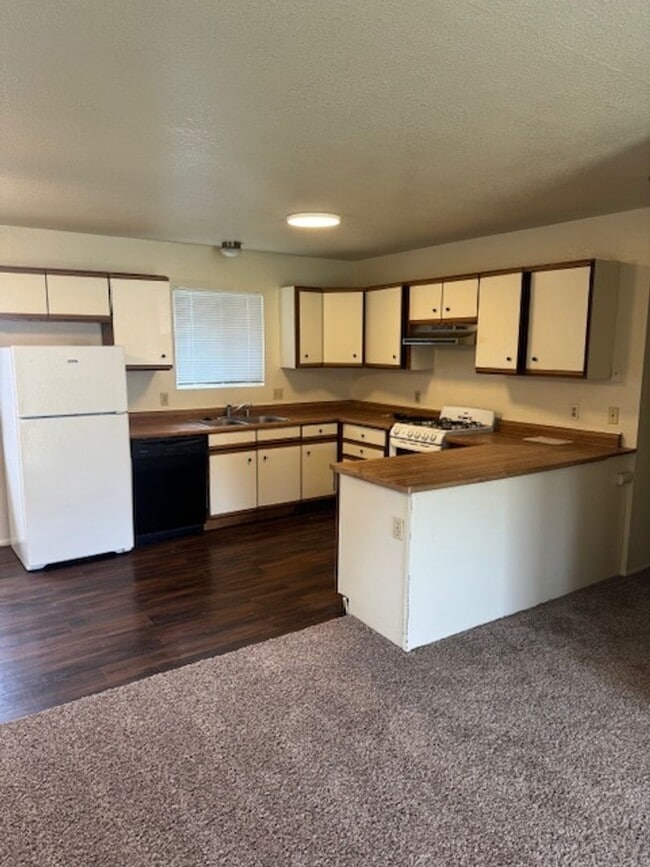 Building Photo - Charming 3-Bedroom Home