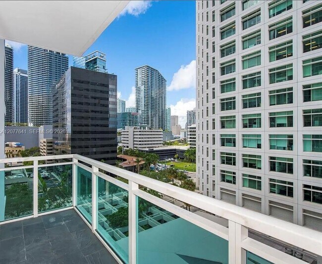 Building Photo - 950 Brickell Bay Dr