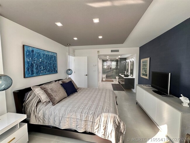 Building Photo - 209 N Fort Lauderdale Beach Blvd