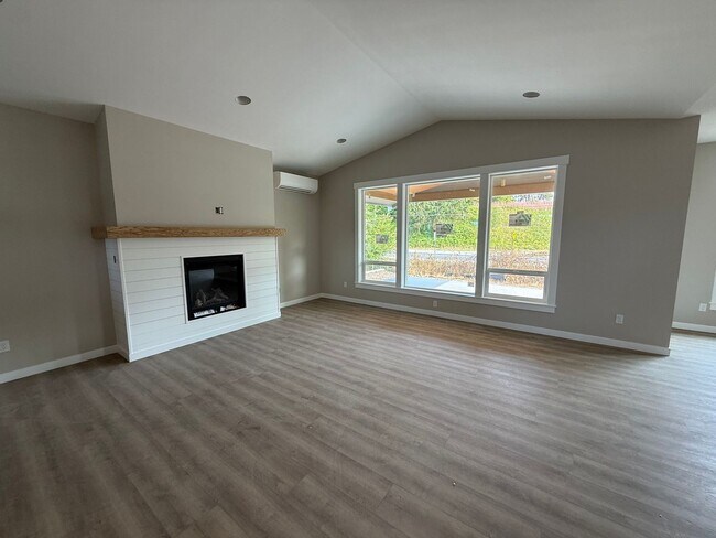 Building Photo - Newly Built Home in Birch Bay Village!