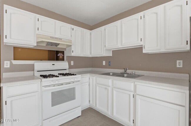 Building Photo - 3413 Yellow Rose St