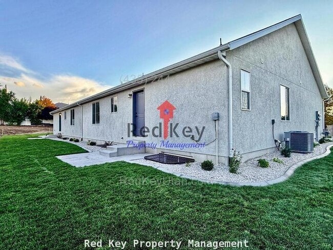 Building Photo - 600 N Duplex NEW