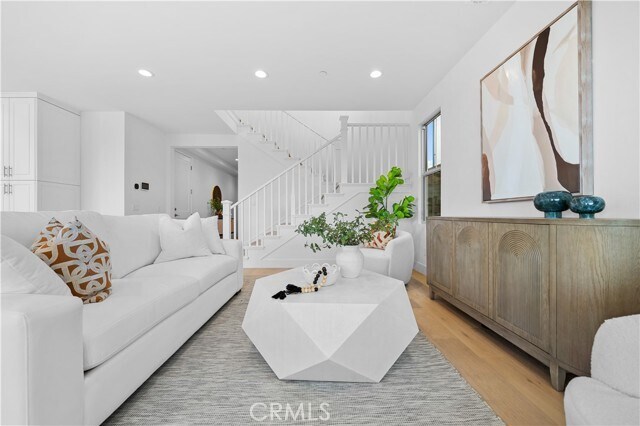 Building Photo - 206 Collino