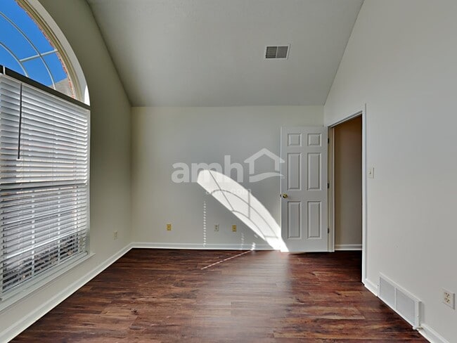 Building Photo - 1374 Siskin Dr