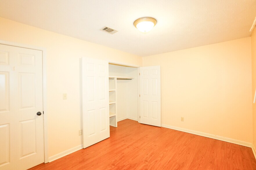 Building Photo - 325 Mockingbird Ln