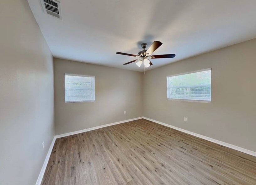 Building Photo - 1704 Newton St