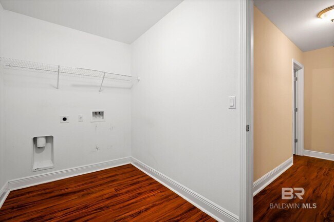 Building Photo - 405 Ellington Ave