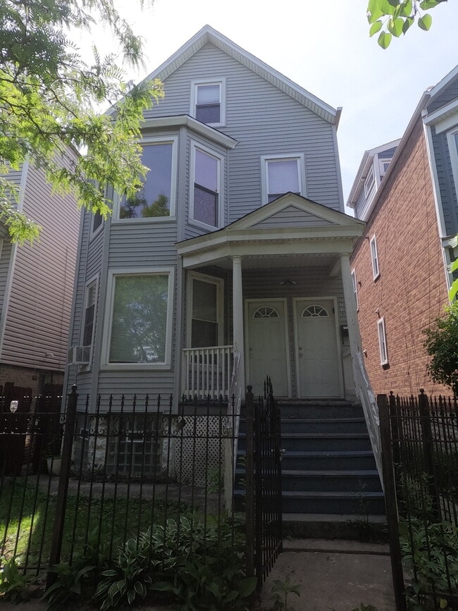 Primary Photo - 2710 N Ridgeway Ave