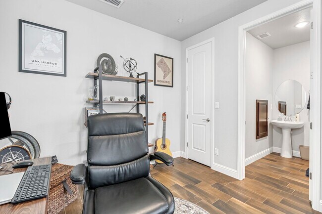 Building Photo - 2815 N Leya Dr