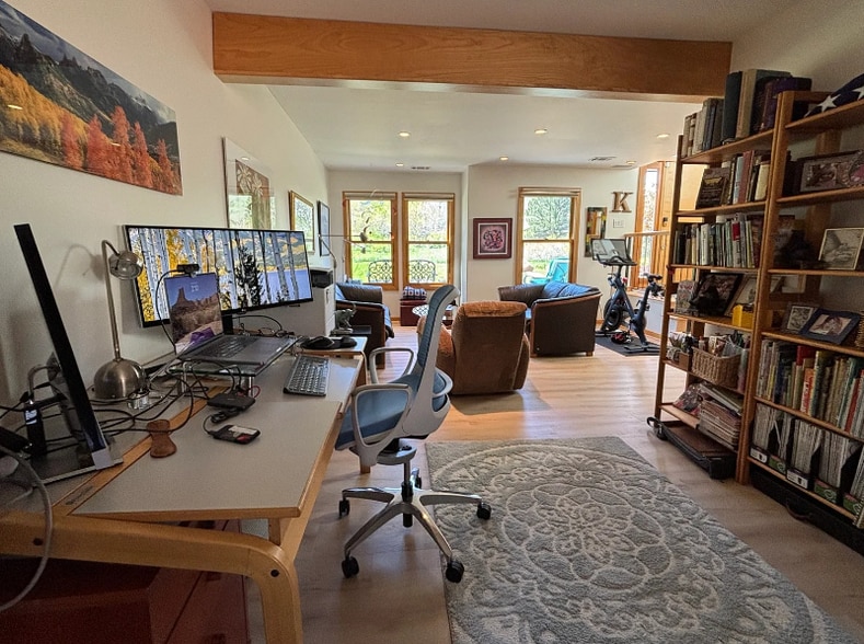 Building Photo - 45 Benthaven Pl