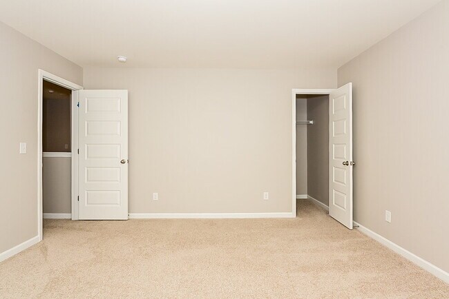 Building Photo - 1335 Elmstead Pl