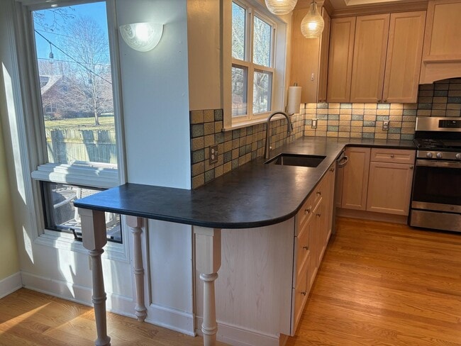 Building Photo - 433 McKinley St