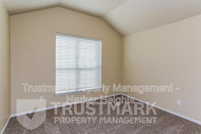 Building Photo - 401 W Libra Dr