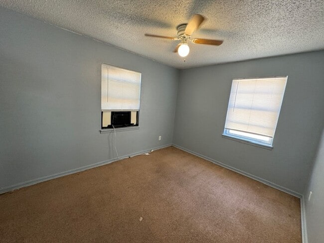 Building Photo - 3 bed 1.5 baths in Bethany!