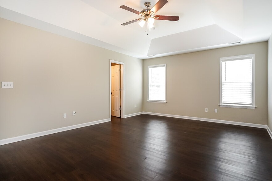 Building Photo - 6412 Willowlawn Dr
