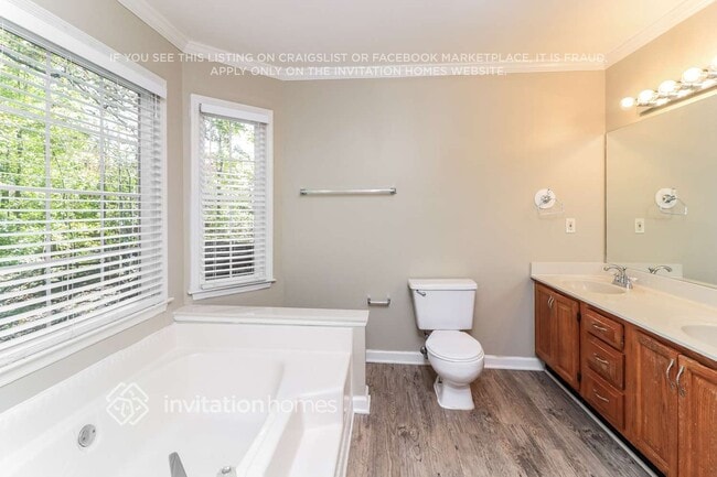 Building Photo - 225 Tennis Ct Ln