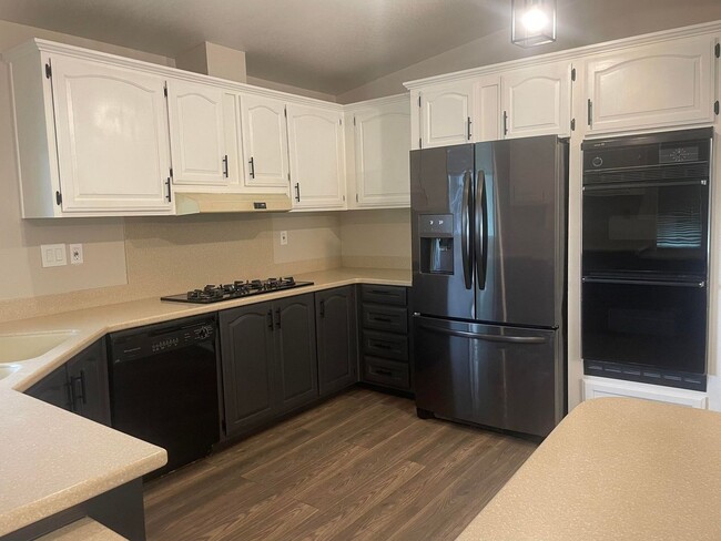 Building Photo - Beautifully remodeled Two Bedroom Two Bath...