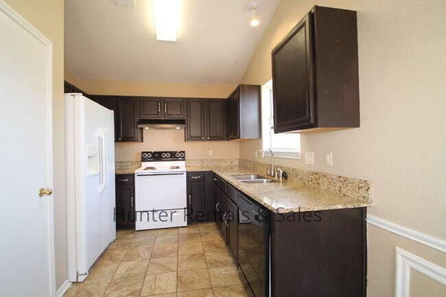 Building Photo - Comfortable 3-Bedroom Home in the Stratfor...