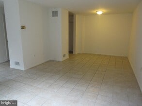 Building Photo - 2028 Walnut St