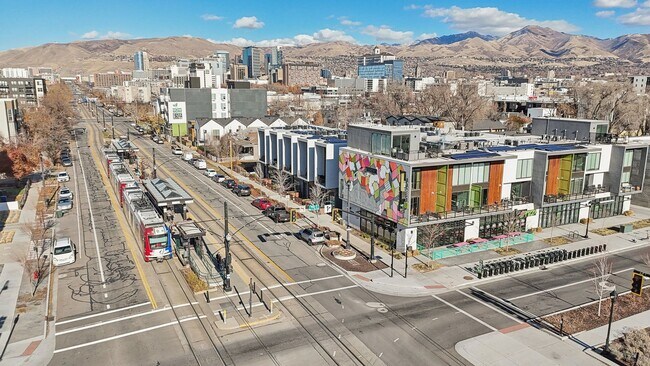 Building Photo - 2BR/2.5BA Condo in Central Ninth | Mountain Views, Solar & Walk to Everything