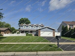 Building Photo - Stunning Munster 4 Bedroom House