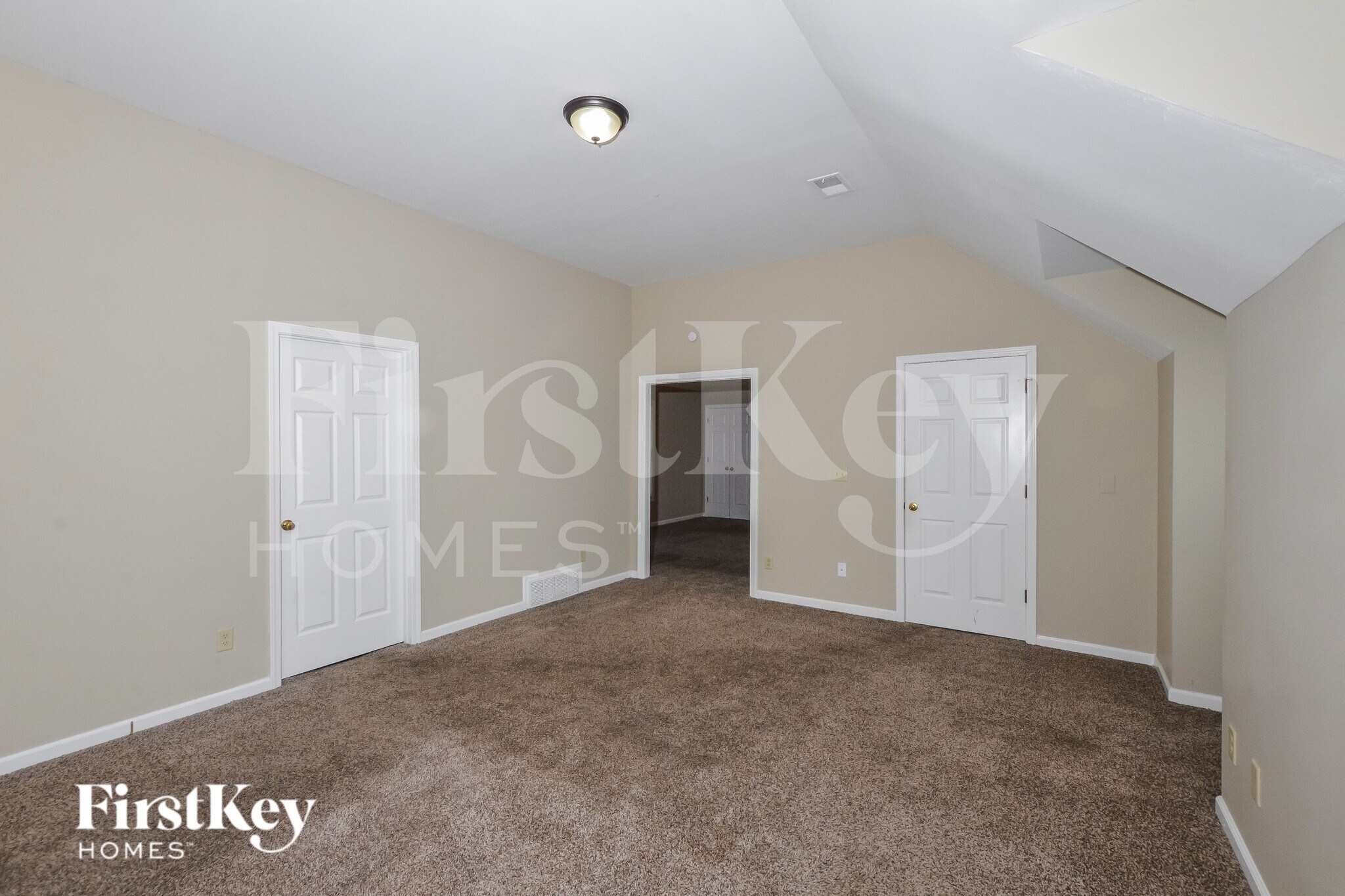Building Photo - 5198 Tudor Ct