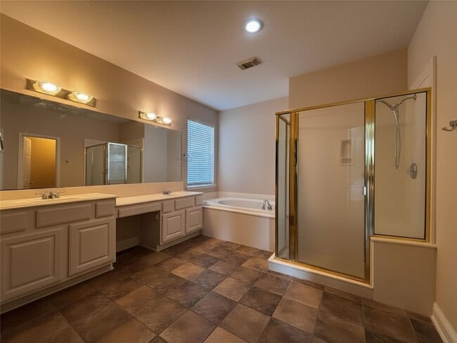 Building Photo - 5547 Cranston Ct