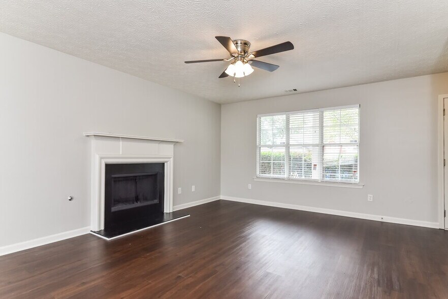 Building Photo - 5160 Towne Park Dr