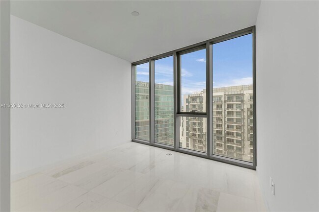 Building Photo - 300 Biscayne Blvd Way
