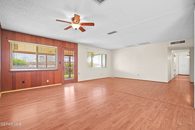 Building Photo - 7316 Clemente Ave