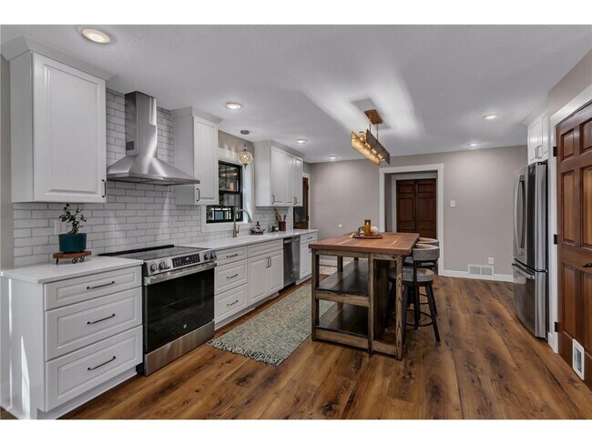 Building Photo - 501 Riverside Ave N