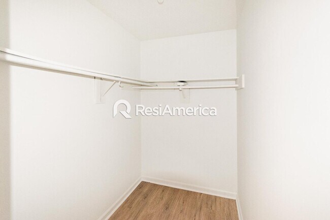 Building Photo - Newly Renovated 3/2 in a Quiet Neighborhood