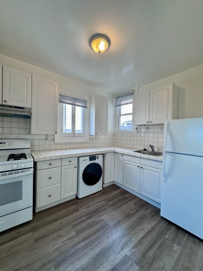 Building Photo - 1054 Filbert St