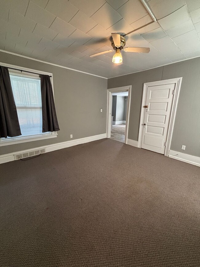 Building Photo - 1 Bedroom, 1 bathroom apartment in great C...