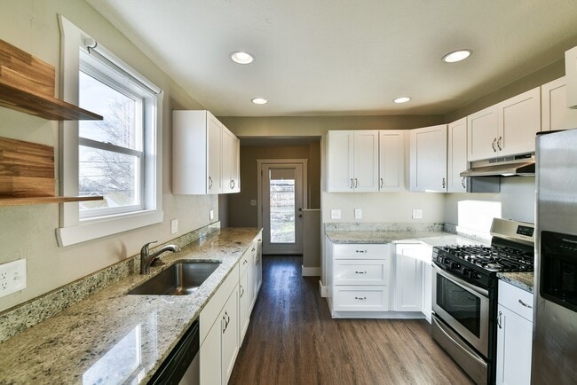 Building Photo - Beautiful Spacious Home in Sugarhouse!